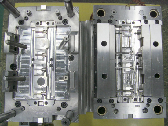 Injection mold for medical parts