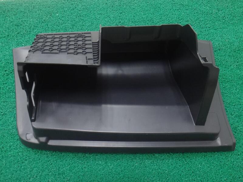 Automotive component mold 8